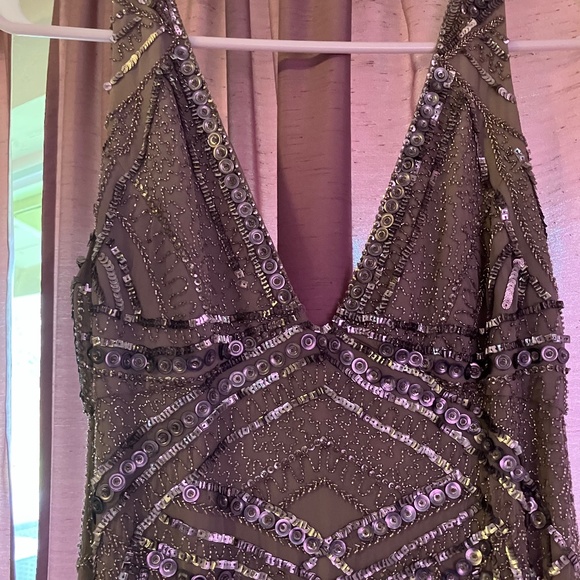 Gown - Picture 1 of 3